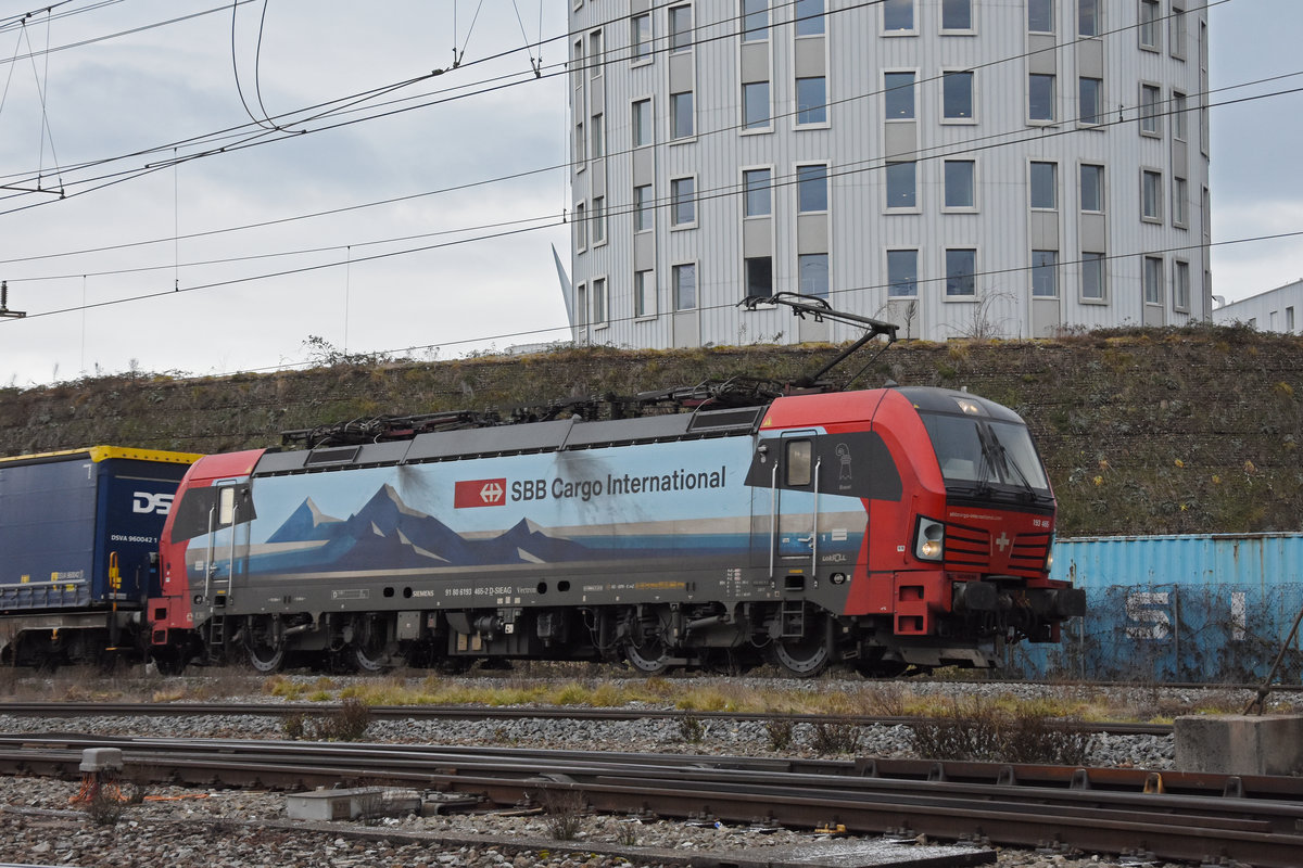 Siemens Vectron 193 465-2 durchfährt den Bahnhof Pratteln. Die Aufnahme stammt vom 26.01.2021.