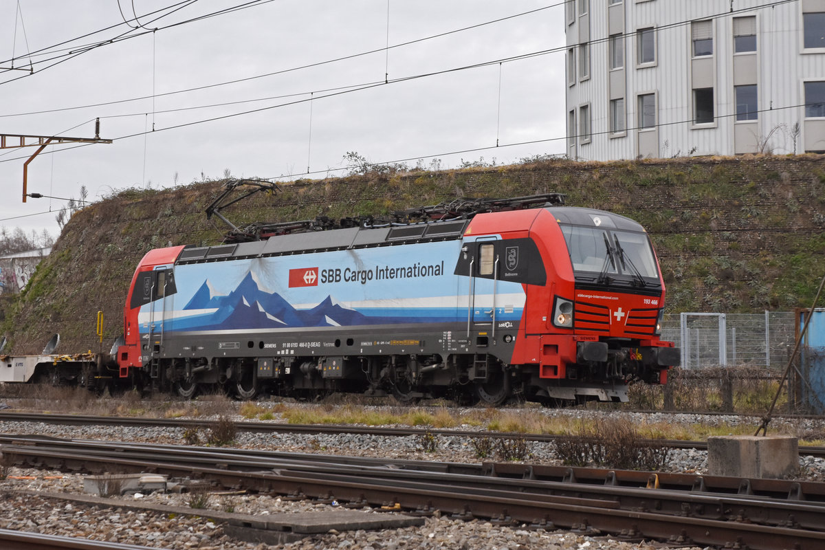 Siemens Vectron 193 466-0 durchfährt den Bahnhof Pratteln. Die Aufnahme stammt vom 04.02.2021.