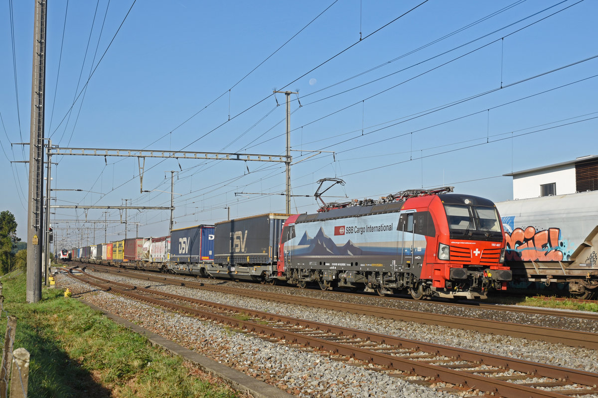 Siemens Vectron 193 467-8 durchfährt den Bahnhof Rheinfelden. Die Aufnahme stammt vom 28.09.2018.