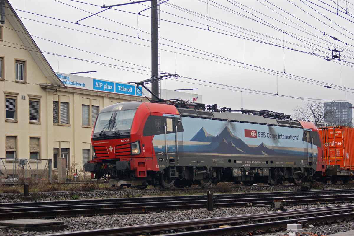 Siemens Vectron 193 467-8 durchfährt den Bahnhof Pratteln. Die Aufnahme stammt vom 16.03.2021.