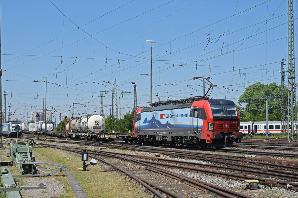 Siemens Vectron 193 468-6 durchfährt den badischen Bahnhof. Die Aufnahme stammt vom 18.05.2020.