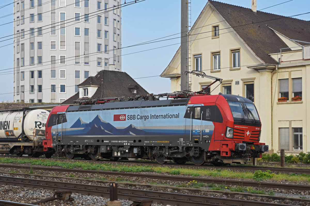 Siemens Vectron 193 469-4 durchfährt den Bahnhof Pratteln. Die Aufnahme stammt vom 09.11.2018.