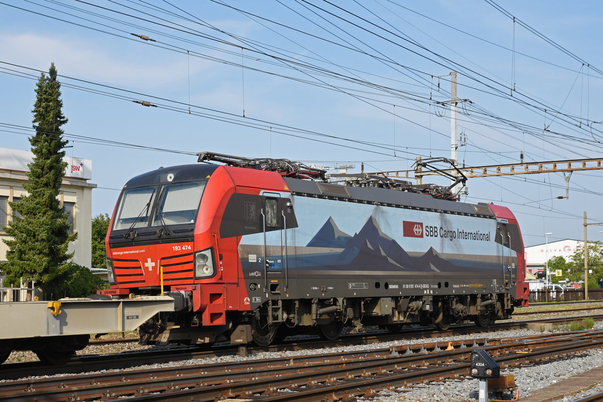 Siemens Vectron 193 474-4 durchfährt den Bahnhof Pratteln. Die Aufnahme stammt vom 27.08.2019.