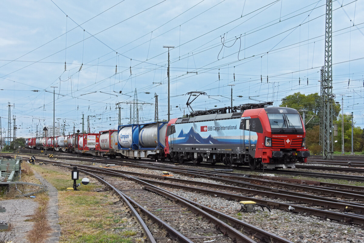 Siemens Vectron 193 476-9 durchfährt am 26.09.2022 den badischen Bahnhof.