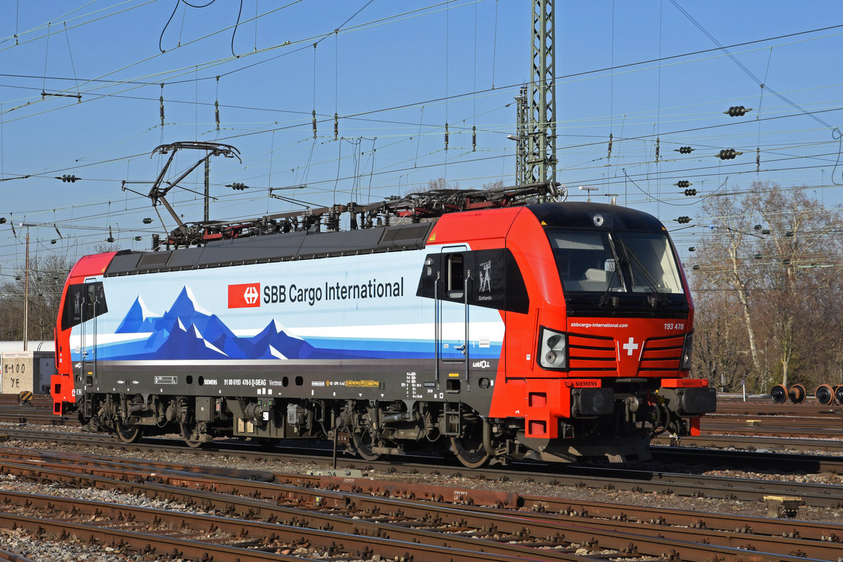Siemens Vectron 193 478-5 durchfährt den badischen Bahnhof. Die Aufnahme stammt vom 26.02.2019.
