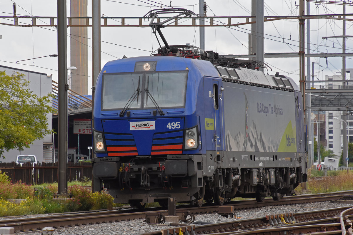 Siemens Vectron 193 495-9 durchfährt solo den Bahnhof Pratteln. Die Aufnahme stammt vom 24.09.2020.