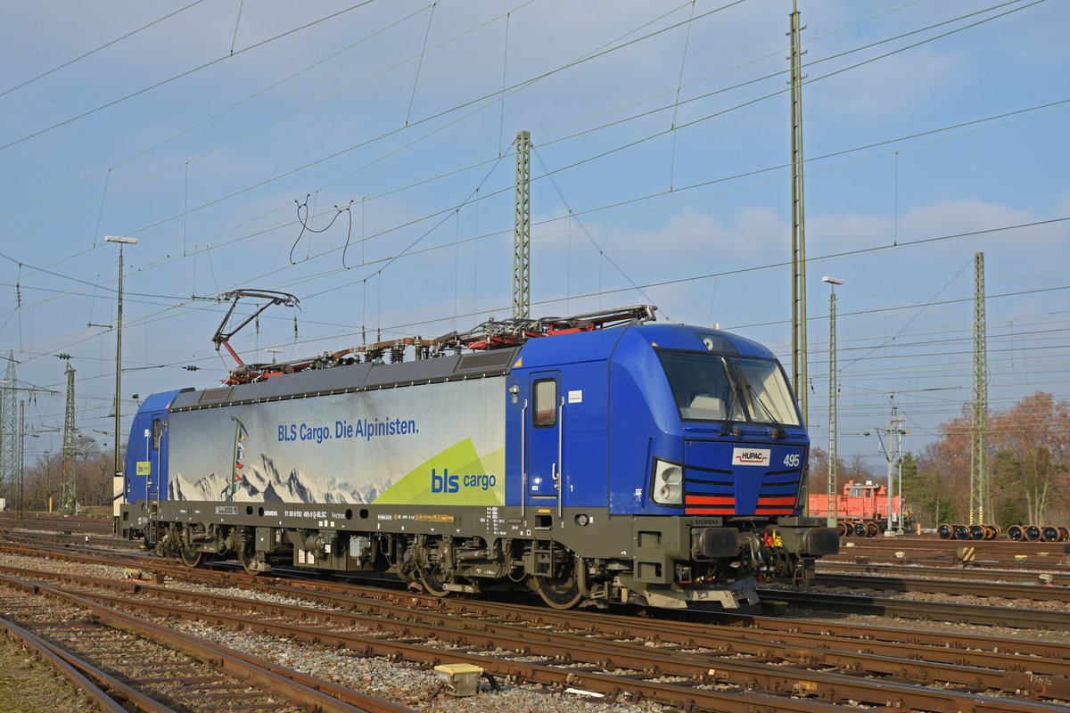 Siemens Vectron 193 495-9 verlässt die Abstellanlage beim badischen Bahnhof. Die Aufnahme stammt vom 22.01.2019.