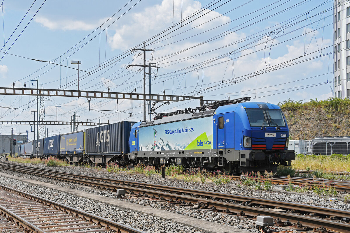 Siemens Vectron 193 496-7 durchfährt am 16.06.2023 den Bahnhof Pratteln.