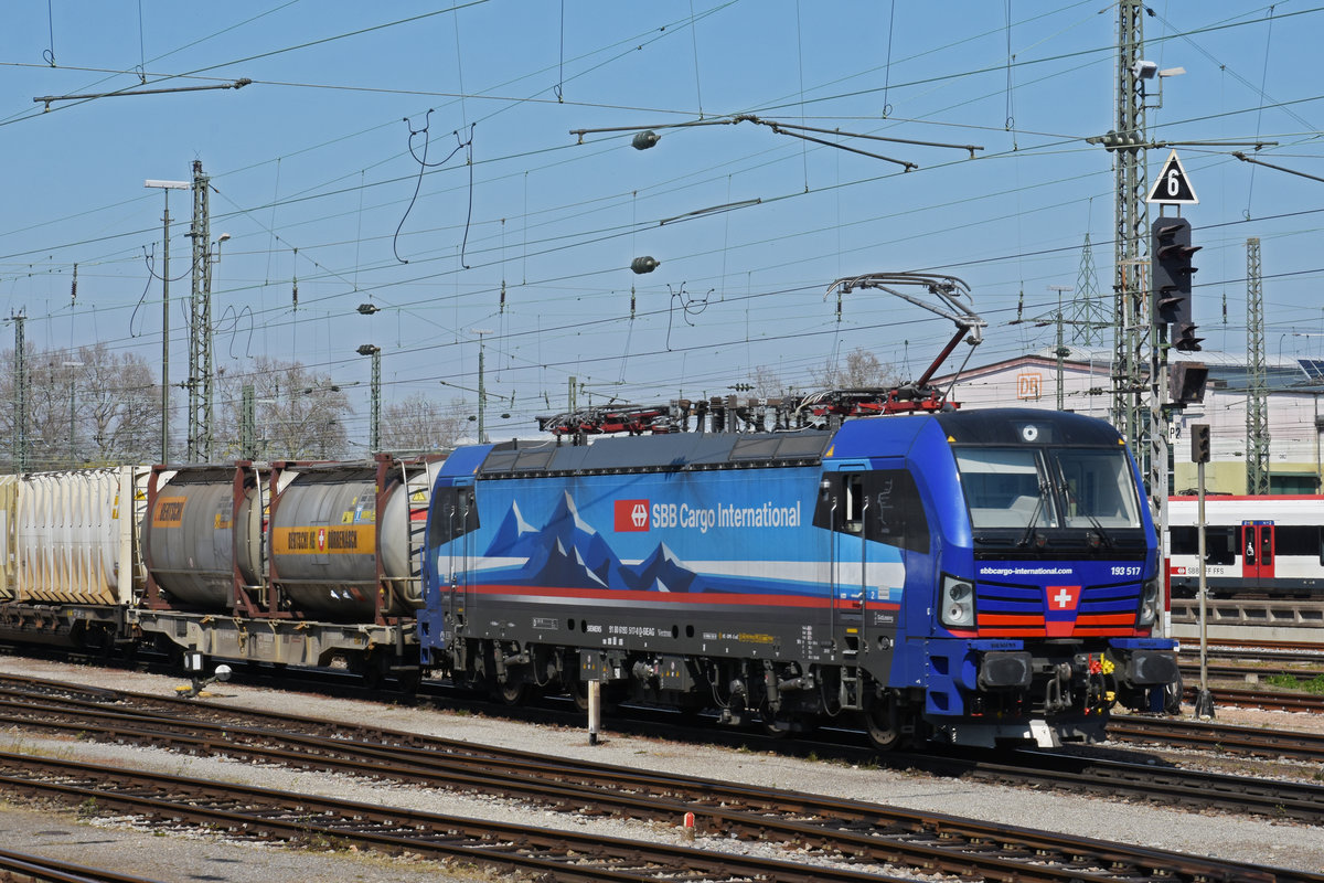 Siemens Vectron 193 517-0 durchfährt den badischen Bahnhof. Die Aufnahme stammt vom 02.04.2020.