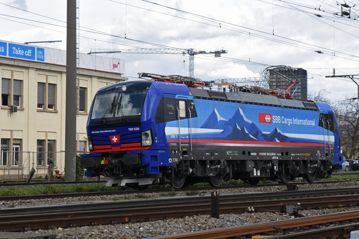 Siemens Vectron 193 520-4 durchfährt den Bahnhof Pratteln. Die Aufnahme stammt vom 04.03.2020.