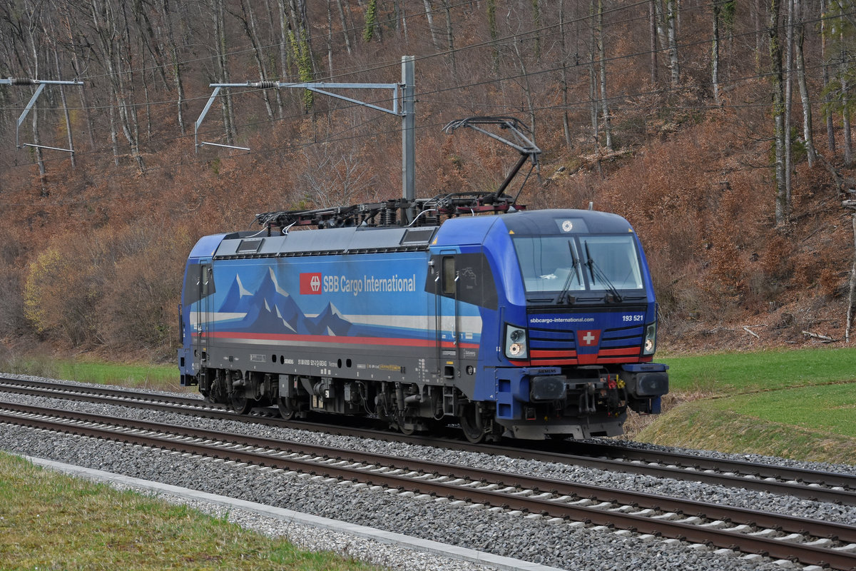 Siemens Vectron 193 521-2 fährt Richtung Bahnhof Tecknau. Die Aufnahme stammt vom 26.02.2021.