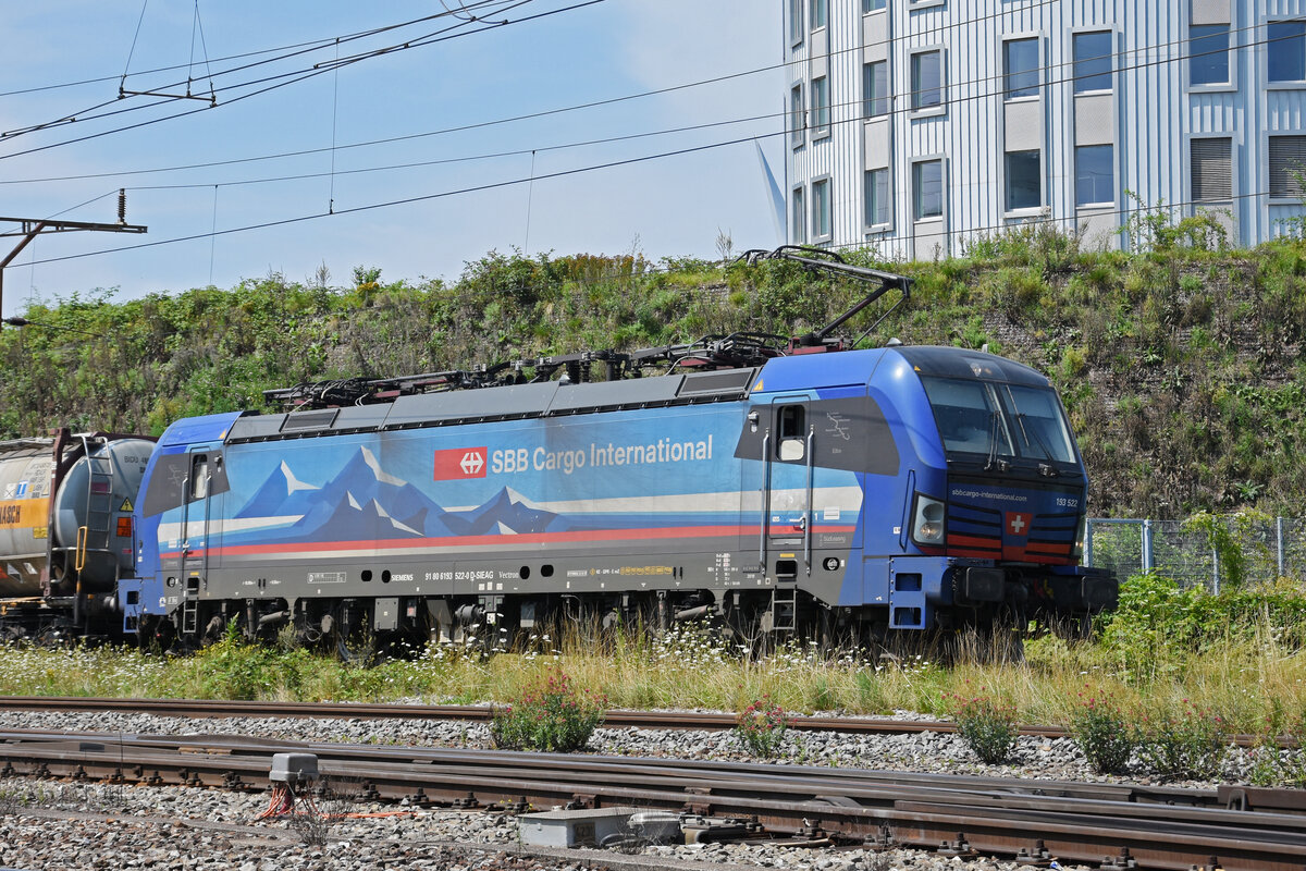 Siemens Vectron 193 522-0 durchfährt den Bahnhof Pratteln. Die Aufnahme stammt vom 23.07.2021.