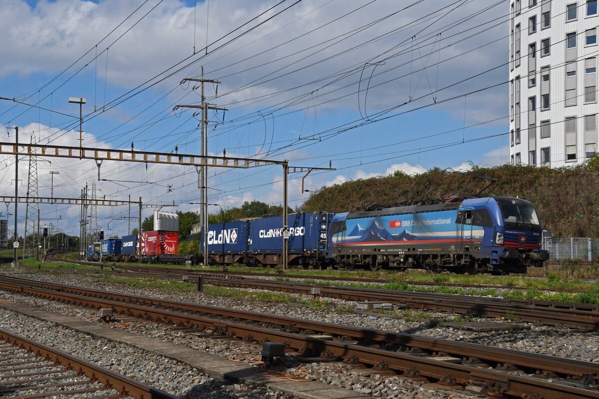 Siemens Vectron 193 524-6 durchfährt am 24.09.2024 den Bahnhof Pratteln.