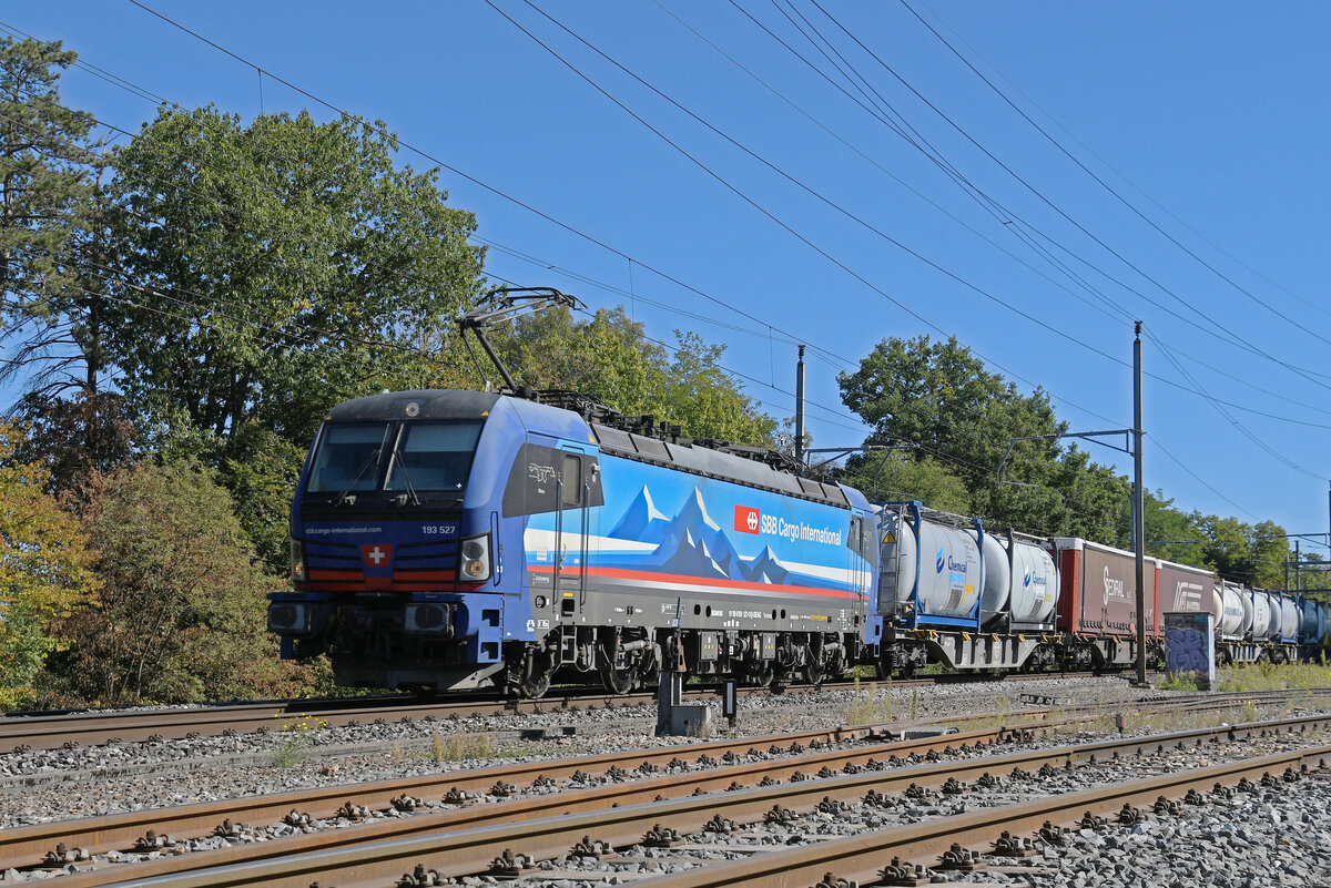 Siemens Vectron 193 527-9 f�hrt am 23.09.2026 Richtung Bahnhof Kaiseraugst.