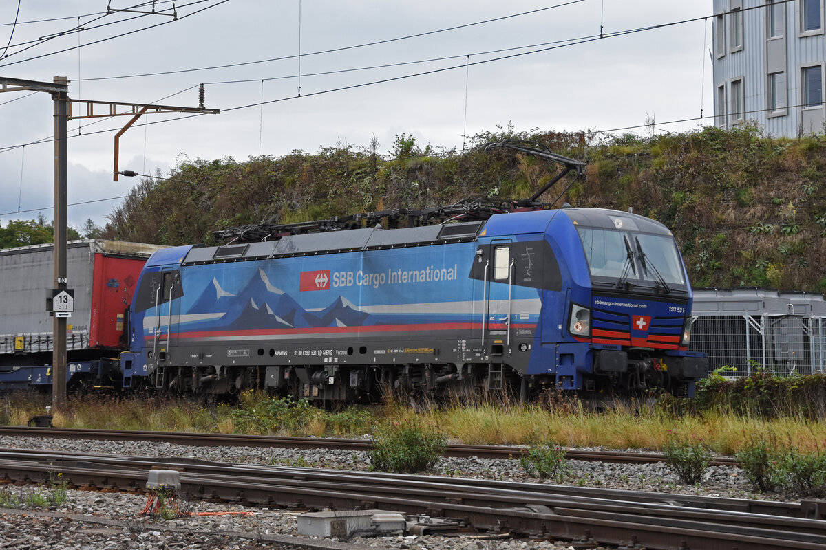 Siemens Vectron 193 531-1 durchfährt den Bahnhof Pratteln. Die Aufnahme stammt vom 20.09.2021.