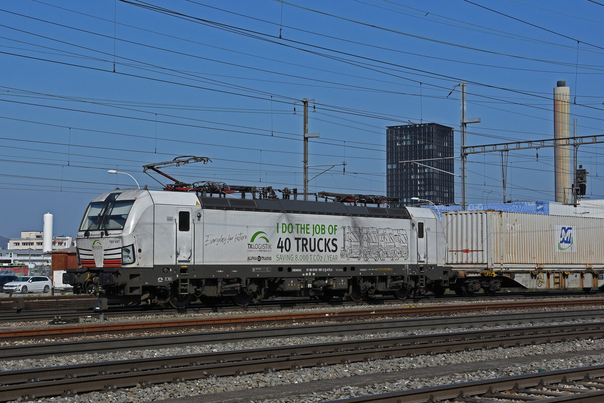 Siemens Vectron 193 597-2 durchfährt den Bahnhof Pratteln. Die Aufnahme stammt vom 23.03.2022.
