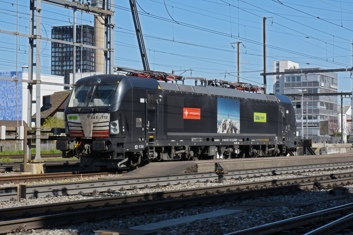 Siemens Vectron 193 712-7 steht auf einem Abstellgleis beim Bahnhof Pratteln. Die Aufnahme stammt vom 31.03.2020.