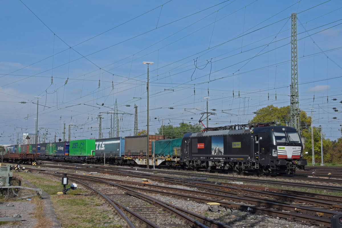 Siemens Vectron 193 713-5 durchfährt am 07.10.2022 den badischen Bahnhof.