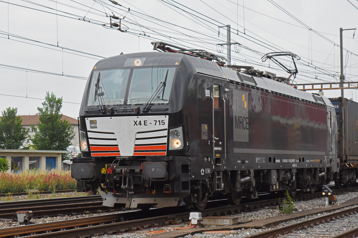 Siemens Vectron 193 715-0 durchfährt den Bahnhof Pratteln. Die Aufnahme stammt vom 09.06.2020.