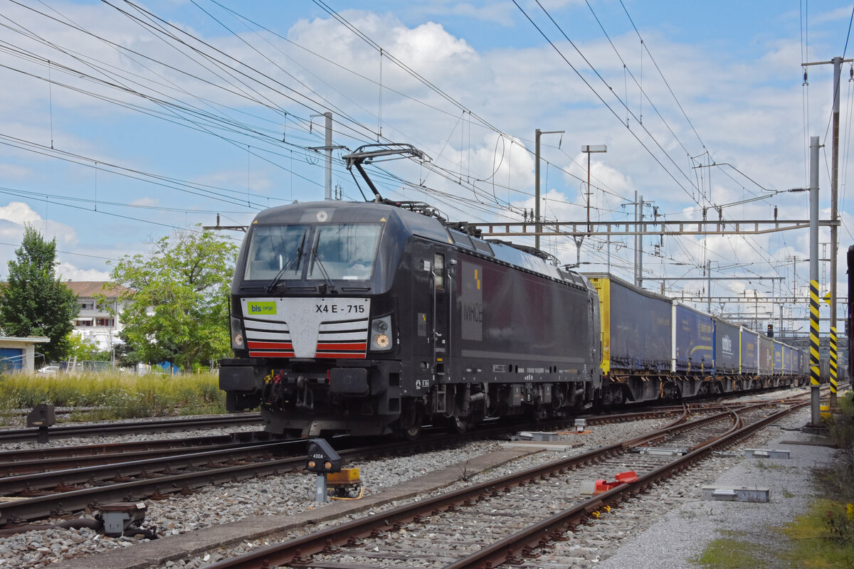Siemens Vectron 193 715-0 durchfährt den Bahnhof Pratteln. Die Aufnahme stammt vom 09.07.2021.