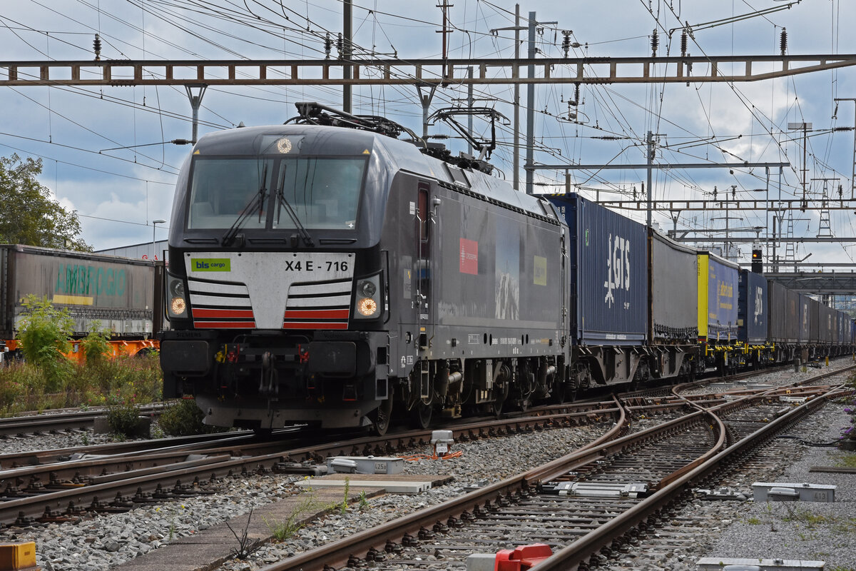 Siemens Vectron 193 716-8 durchfährt den Bahnhof Pratteln. Die Aufnahme stammt vom 16.09.2021.