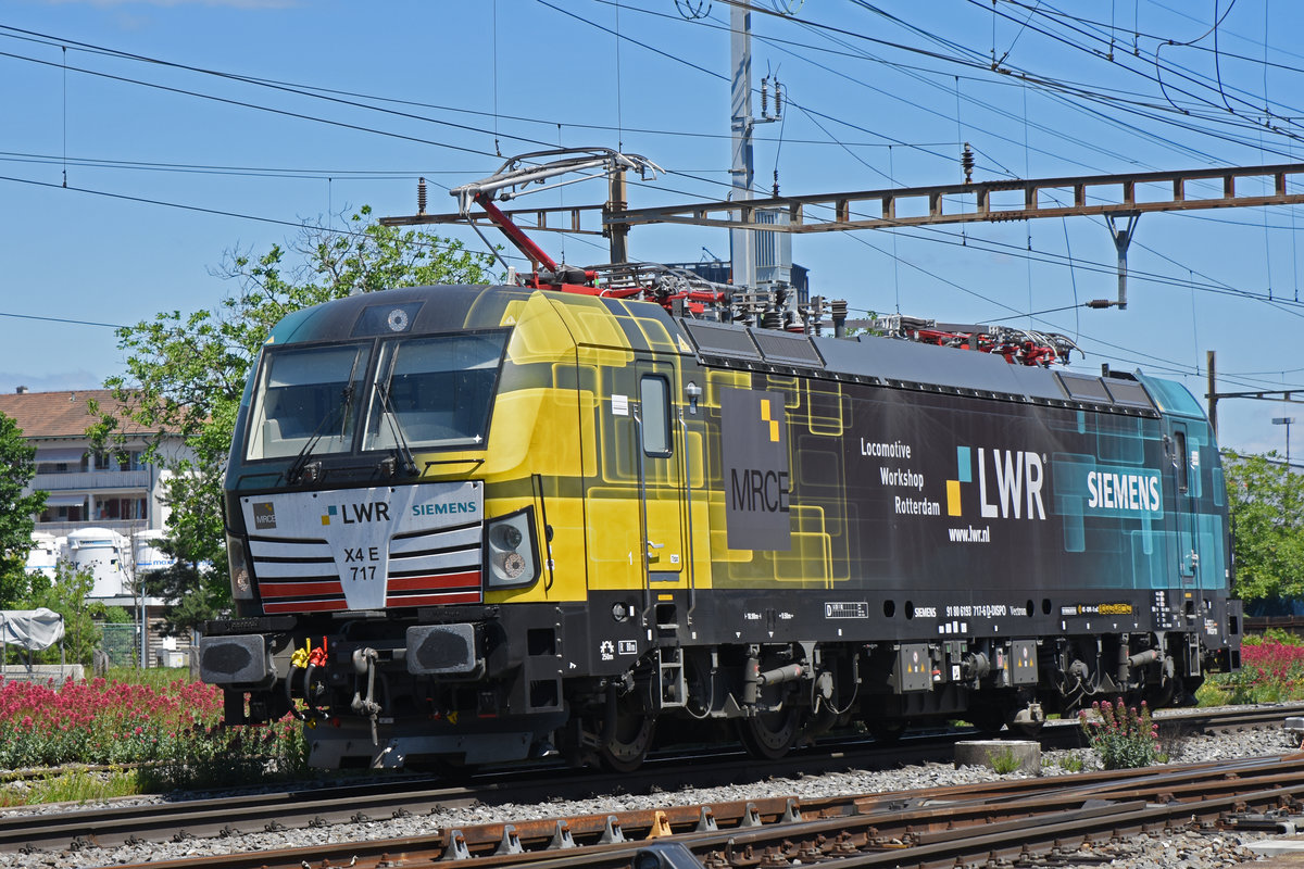 Siemens Vectron 193 717-6 durchfährt solo den Bahnhof Pratteln. Die Aufnahme stammt vom 29.05.2020.