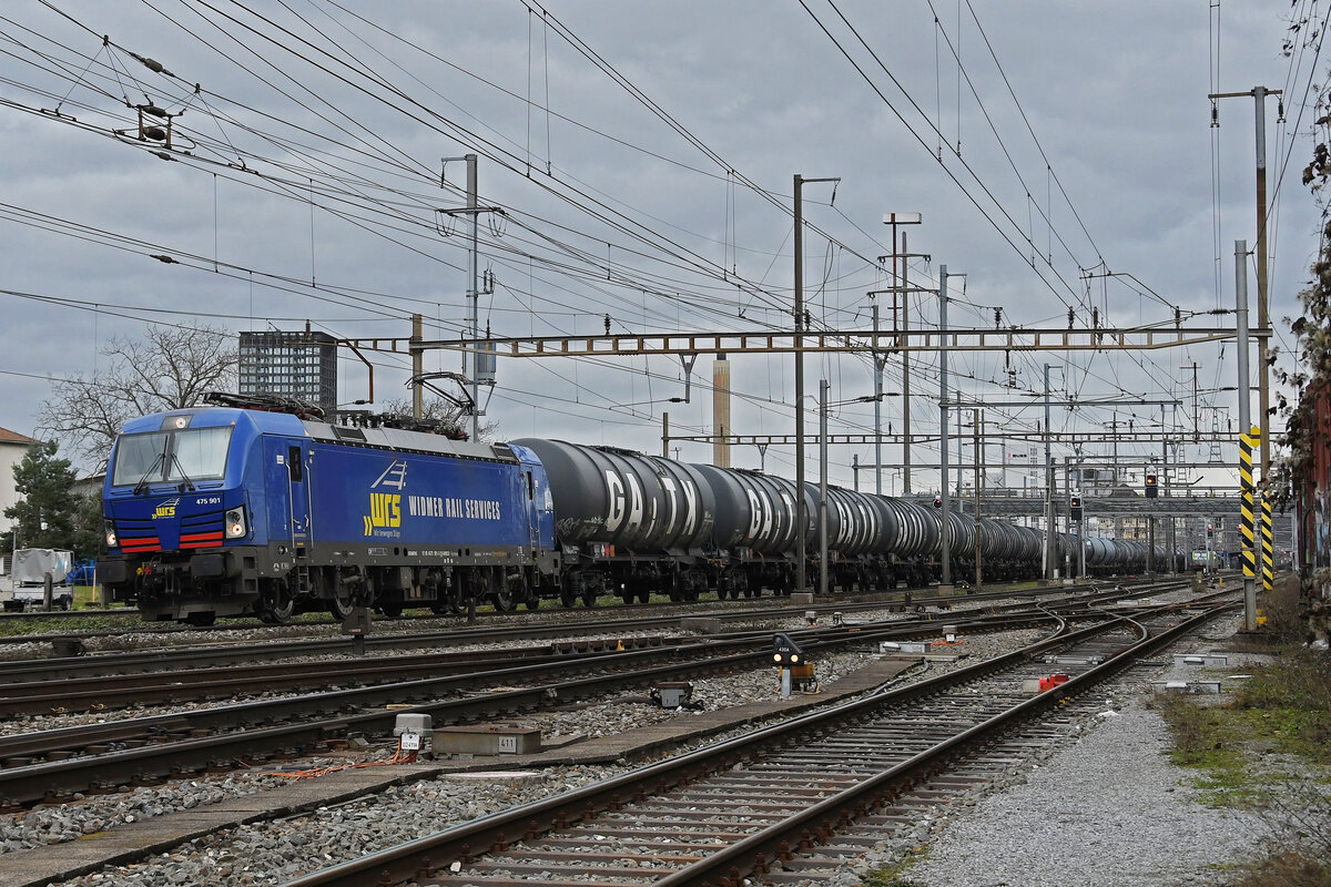 Siemens Vectron 193 901-5 der WRS durchfährt am 22.12.2022 den Bahnhof Pratteln.