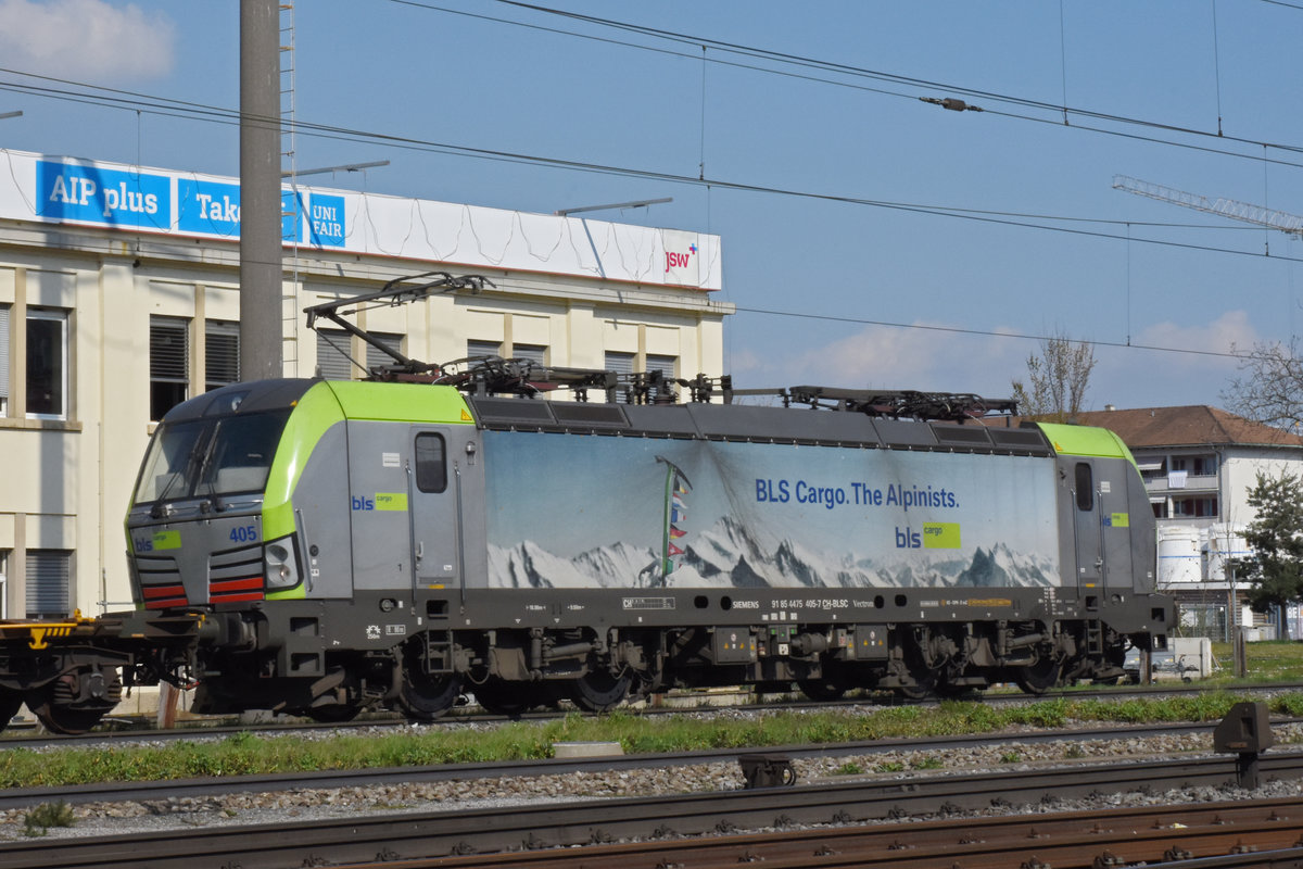 Siemens Vectron 475 405-7 durchfährt den Bahnhof Pratteln. Die Aufnahme stammt vom 19.03.2020.