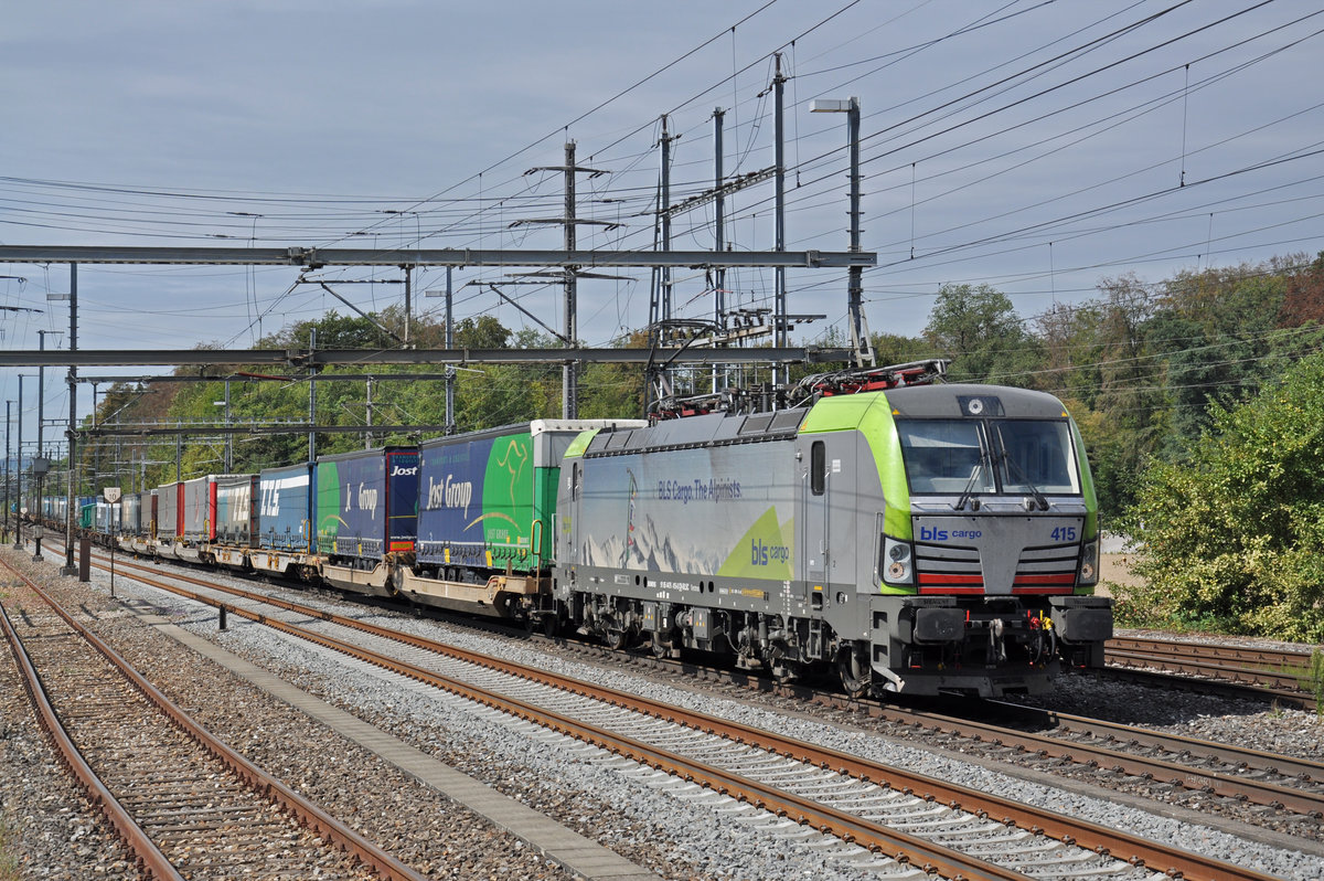 Siemens Vectron 475 415-6 der BLS durchfährt den Bahnhof Möhlin. Die Aufnahme stammt vom 27.08.2018.