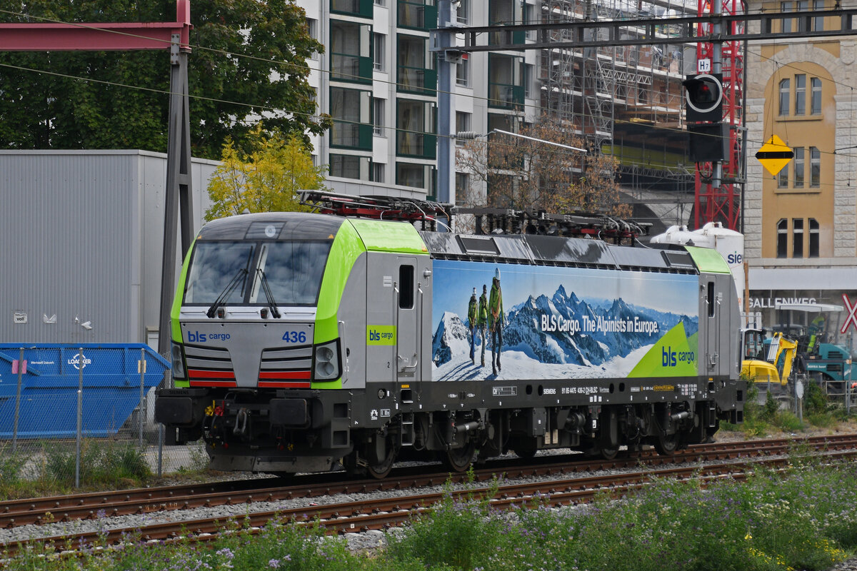 Siemens Vectron 475 436-2 steht am 16.10.2026 auf einem Abstellgleis beim Bahnhof Pratteln.