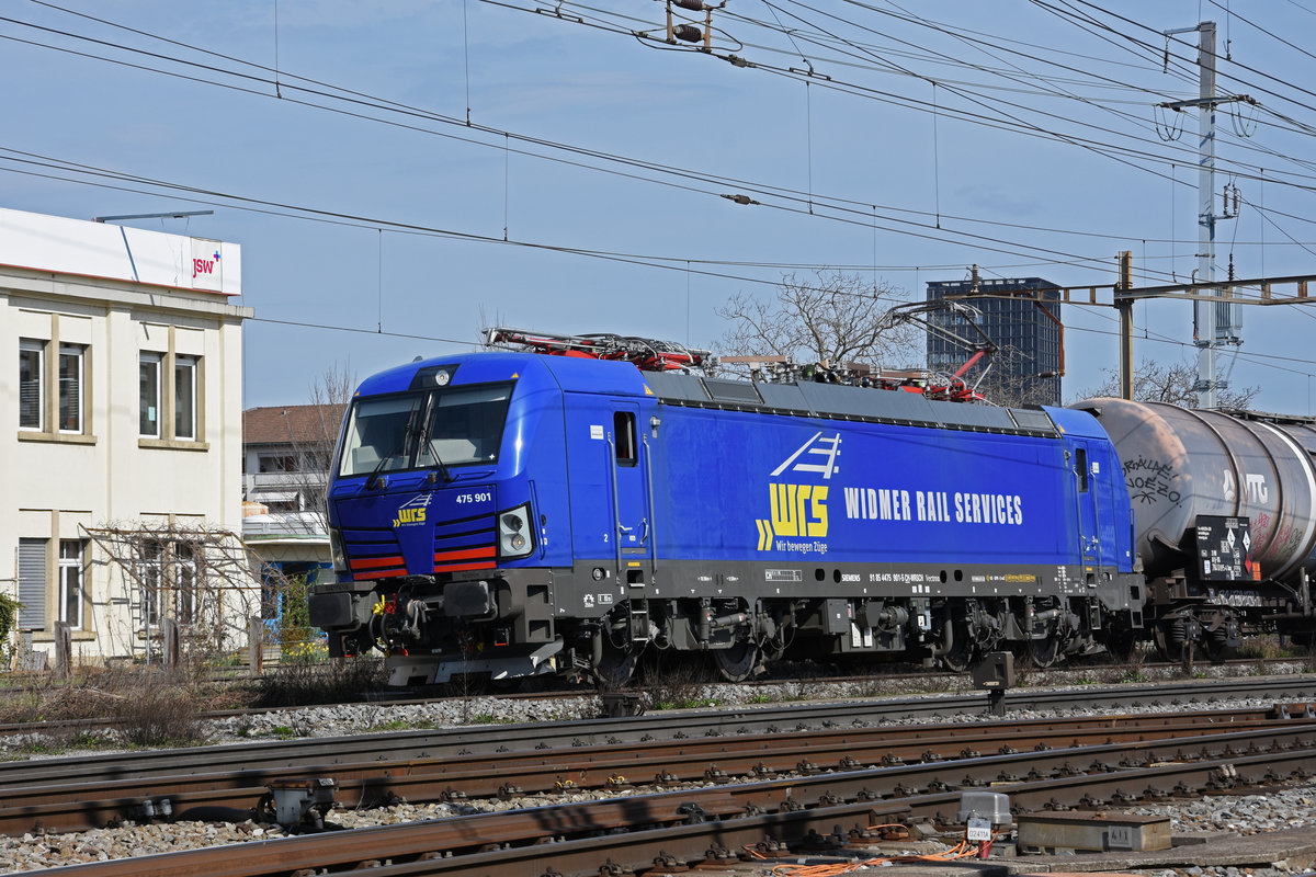 Siemens Vectron 475 901-5 der WRS durchfährt den Bahnhof Pratteln. Die Aufnahme stammt vom 25.03.2021.