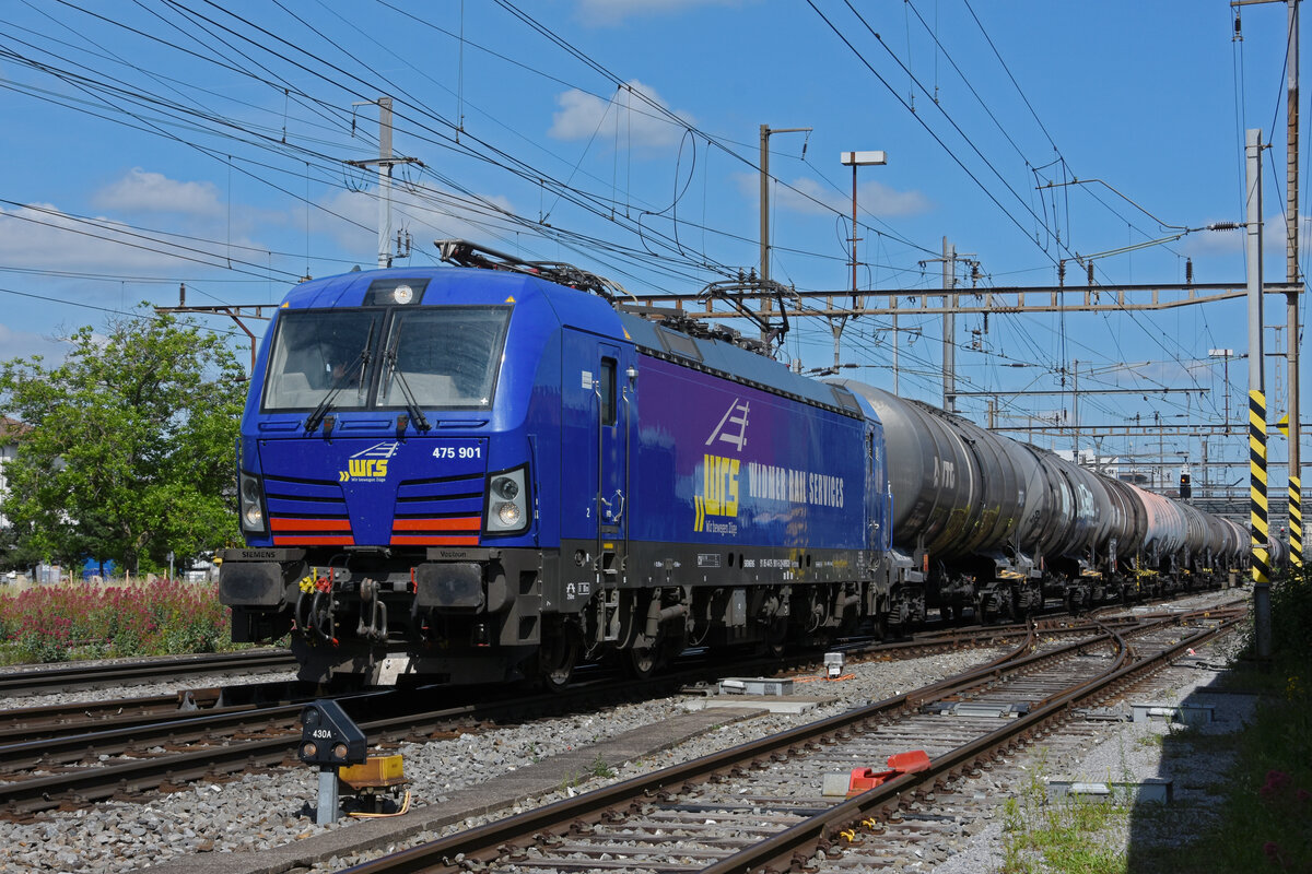 Siemens Vectron 475 901-5 der WRS durchfährt den Bahnhof Pratteln. Die Aufnahme stammt vom 27.05.2022.