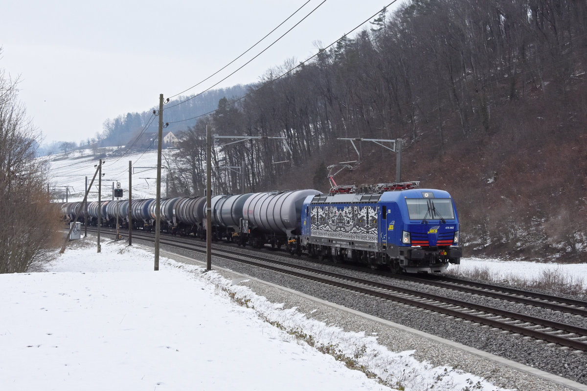 Siemens Vectron 475 902-3 der WRS fährt Richtung Bahnhof Tecknau. Die Aufnahme stammt vom 15.02.2021.