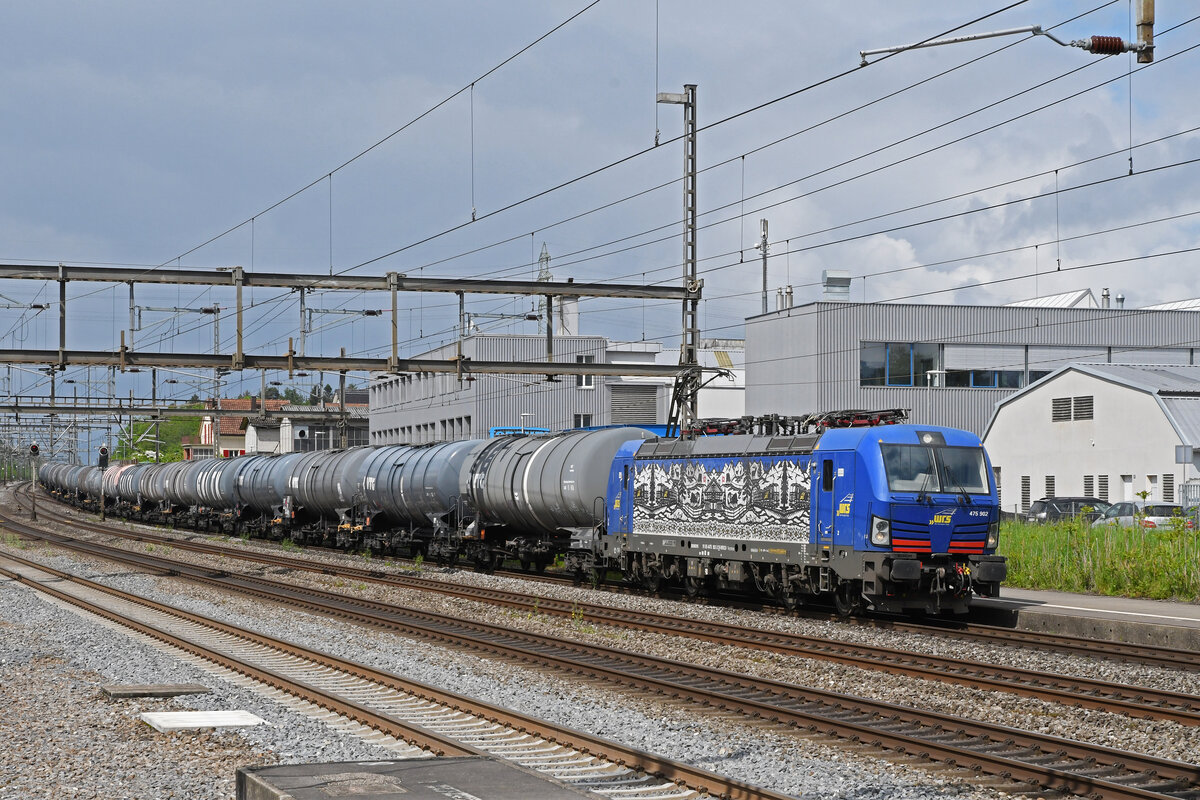 Siemens Vectron 475 902-3 der WRS durchfährt am 12.05.2023 den Bahnhof Rupperswil.