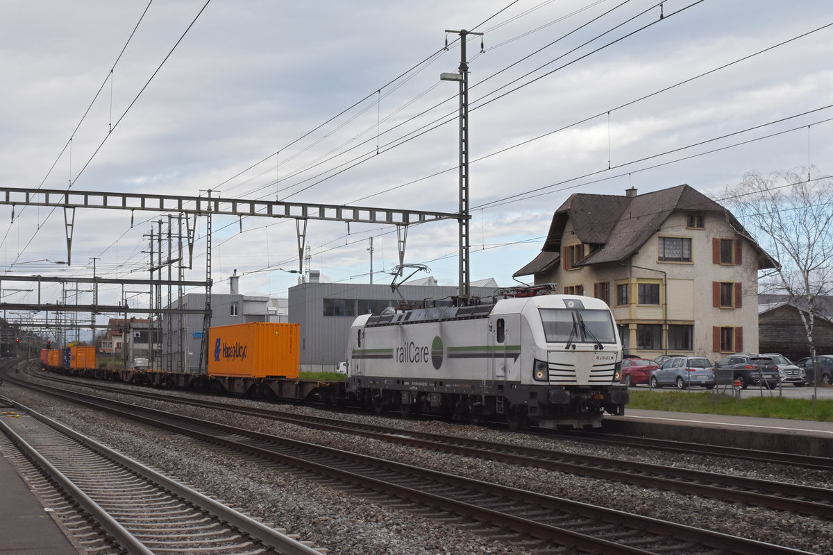 Siemens Vectron 476 452-8 durchfährt den Bahnhof Rupperswil. Die Aufnahme stammt vom 13.03.2020.