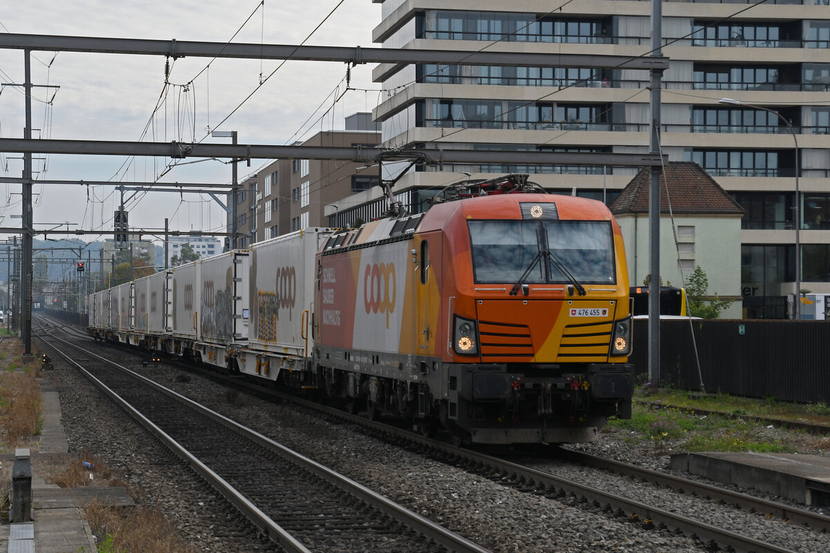 Siemens Vectron 476 455-1 durchf�hrt am 16.10.2026 den Bahnhof Pratteln.