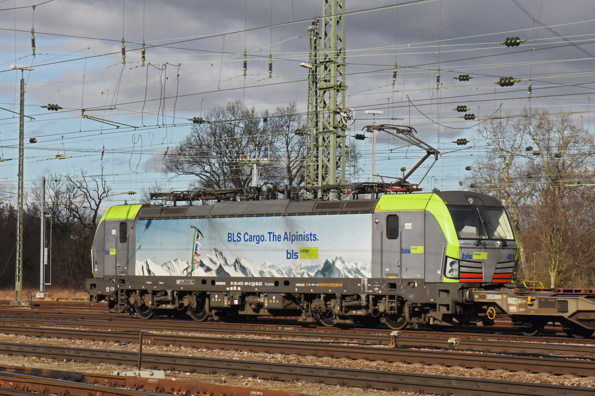 Siemens Vectron der BLS 475 401-6 durchfährt den badischen Bahnhof. Die Aufnahme stammt vom 14.02.2020.