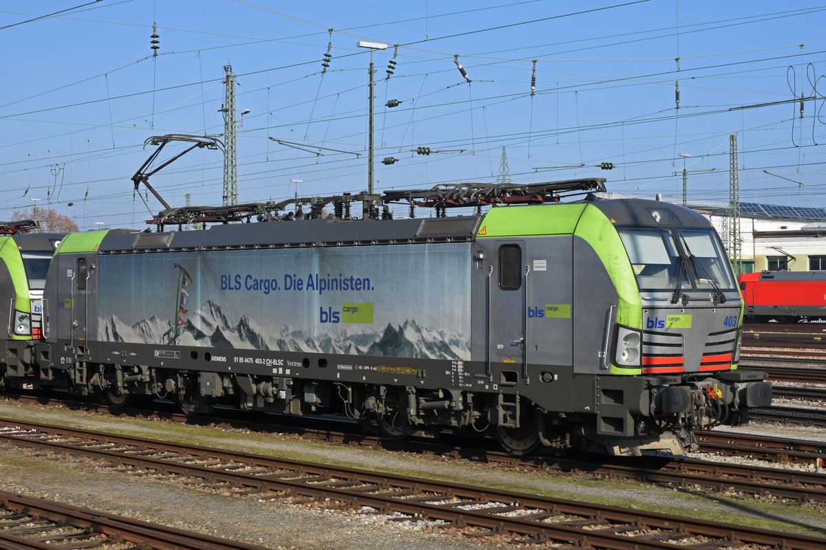 Siemens Vectron der BLS 475 403-2 steht in der Abstellanlage beim badischen Bahnhof. Die Aufnahme stammt vom 05.02.2019.
