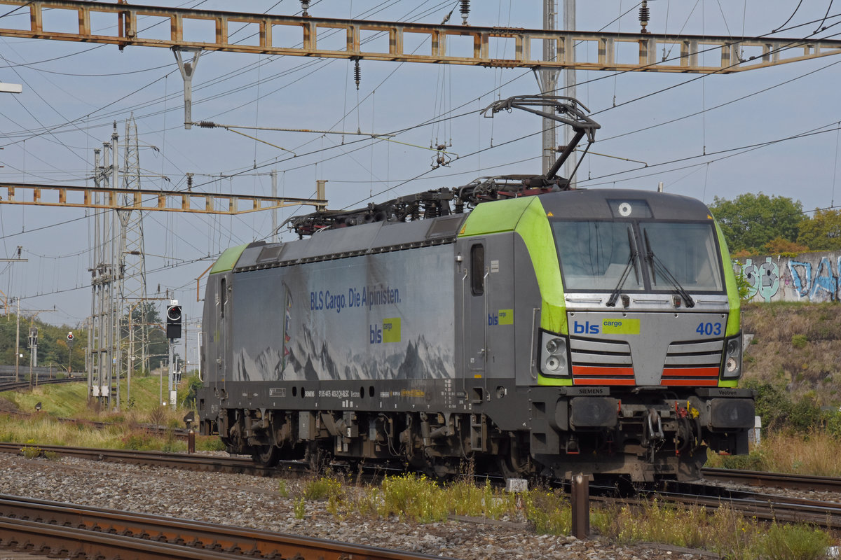 Siemens Vectron der BLS 475 403-2 durchfährt den Bahnhof Pratteln. Die Aufnahme stammt vom 16.09.2020.