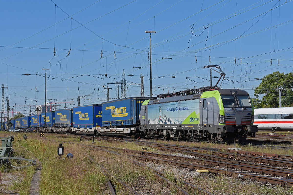 Siemens Vectron der BLS 475 411-5 durchfährt den badischen Bahnhof. Die Aufnahme stammt vom 08.09.2020.