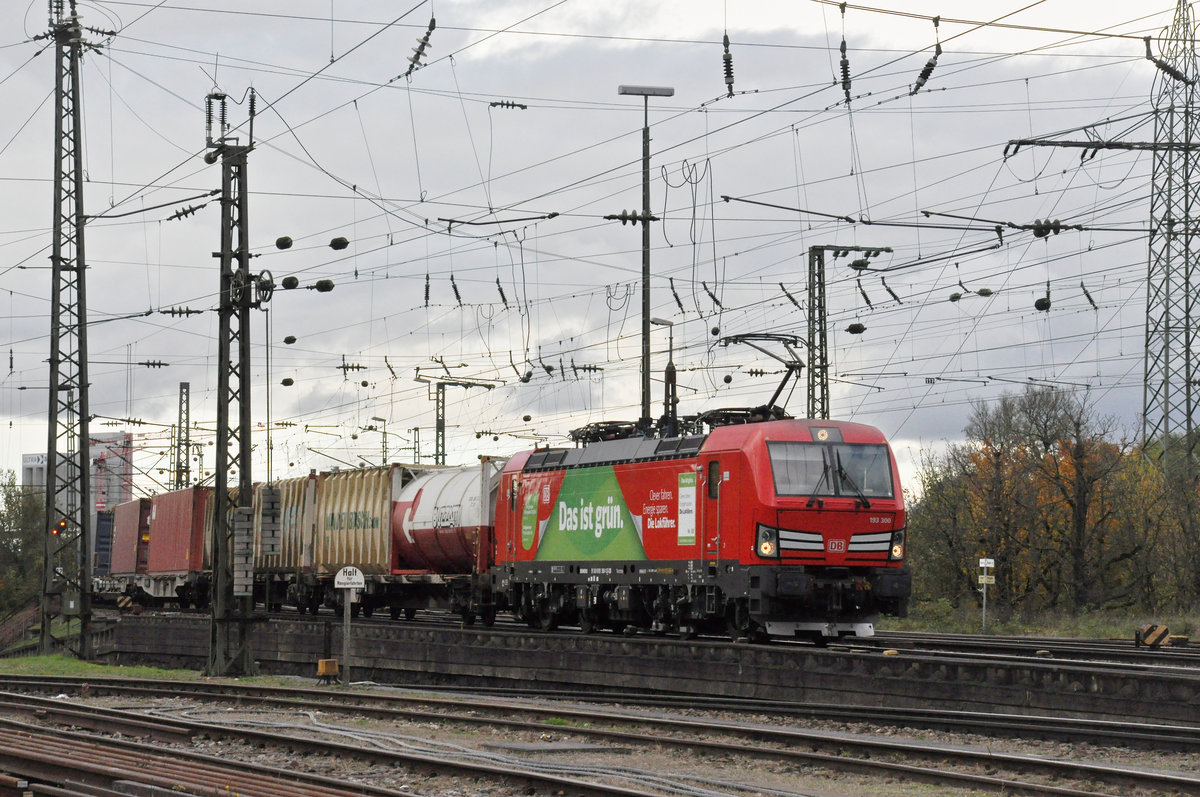 Siemens Vectron der DB 193 300-1 durchfährt den badischen Bahnhof. Die Aufnahme stammt vom 06.11.2019.