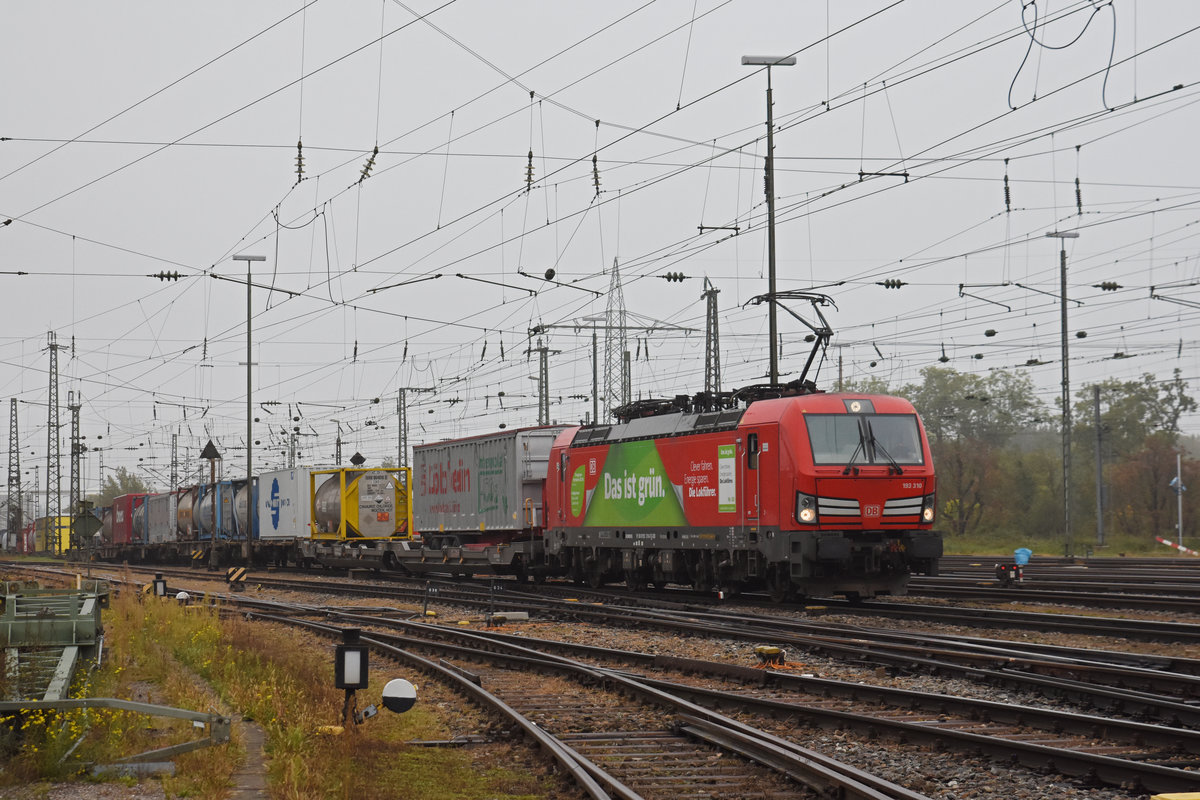 Siemens Vectron der DB 193 310-0 durchfährt den badischen Bahnhof. Die Aufnahme stammt vom 22.10.2019. 