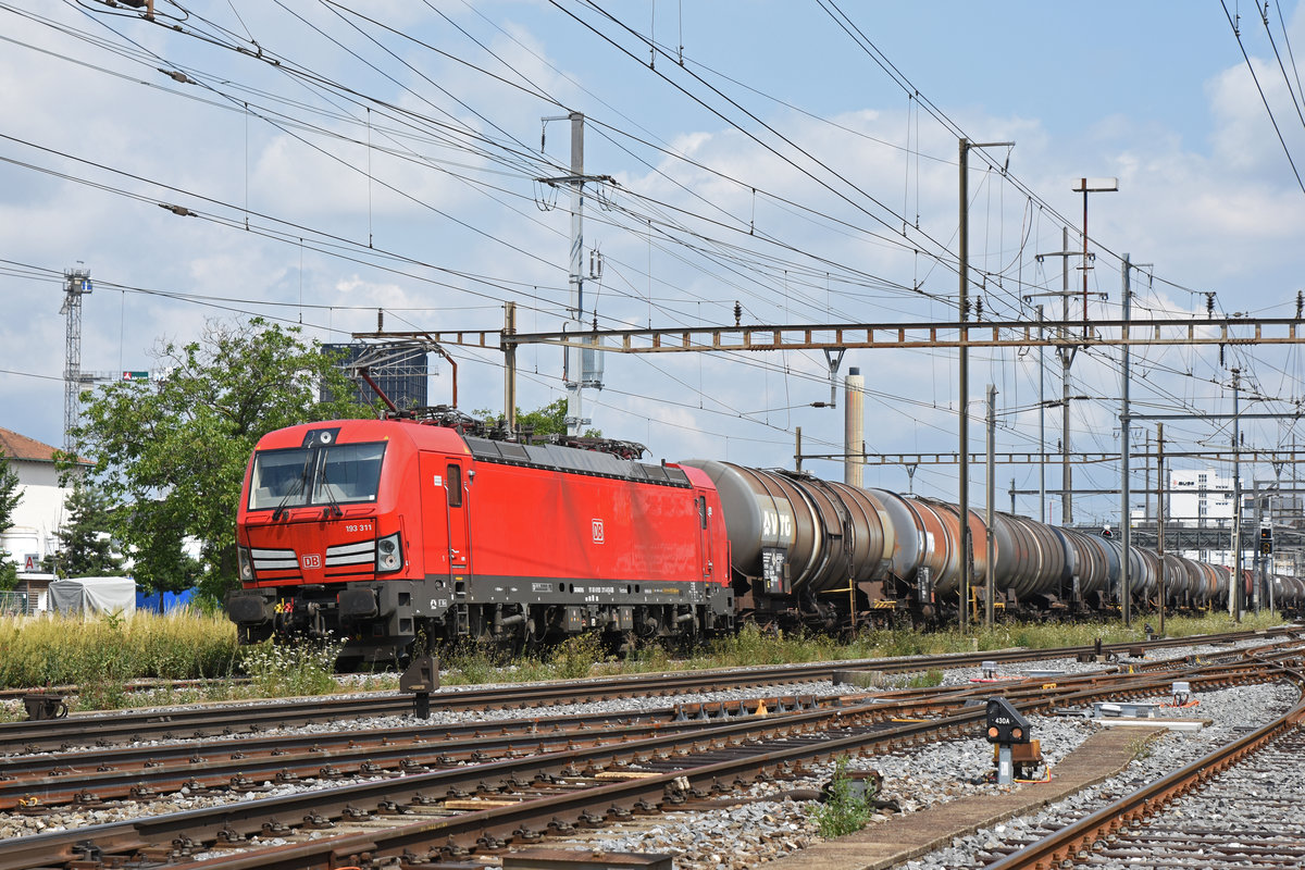 Siemens Vectron der DB 193 311-8 durchfährt den Bahnhof Pratteln. Die Aufnahme stammt vom 15.07.2019.