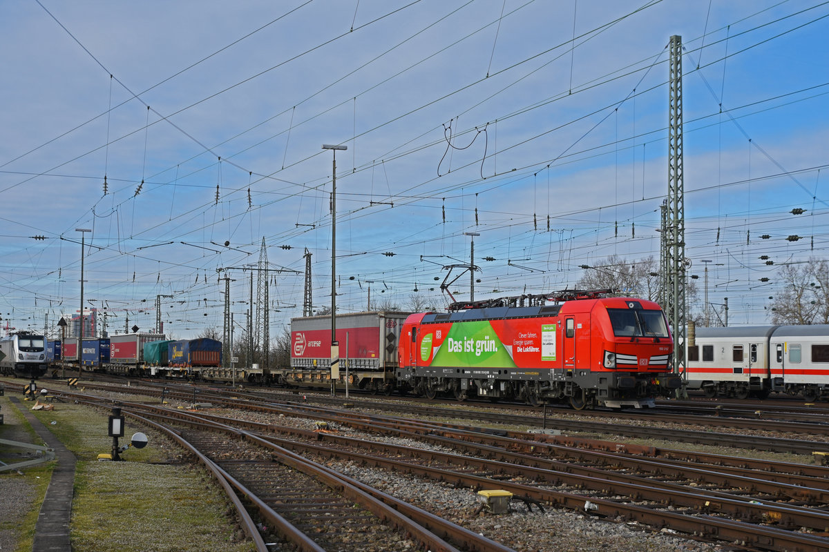 Siemens Vectron der DB 193 312-6 durchfährt den badischen Bahnhof. Die Aufnahme stammt vom 28.02.2020.