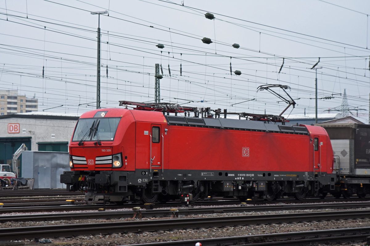 Siemens Vectron der DB 193 320-9 durchfährt den badischen Bahnhof. Die Aufnahme stammt vom 24.01.2019.