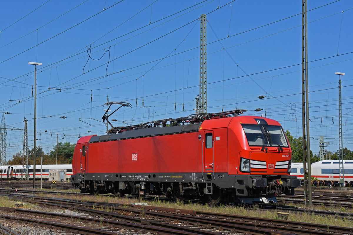 Siemens Vectron der DB 193 342-3 durchfährt solo den badischen Bahnhof. Die Aufnahme stammt vom 09.09.2020.
