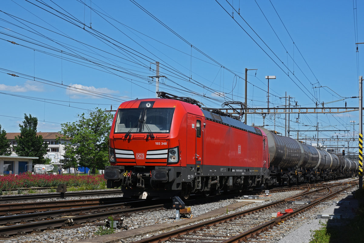 Siemens Vectron der DB 193 348-6 durchfährt den Bahnhof Pratteln. Die Aufnahme stammt vom 29.05.2020.