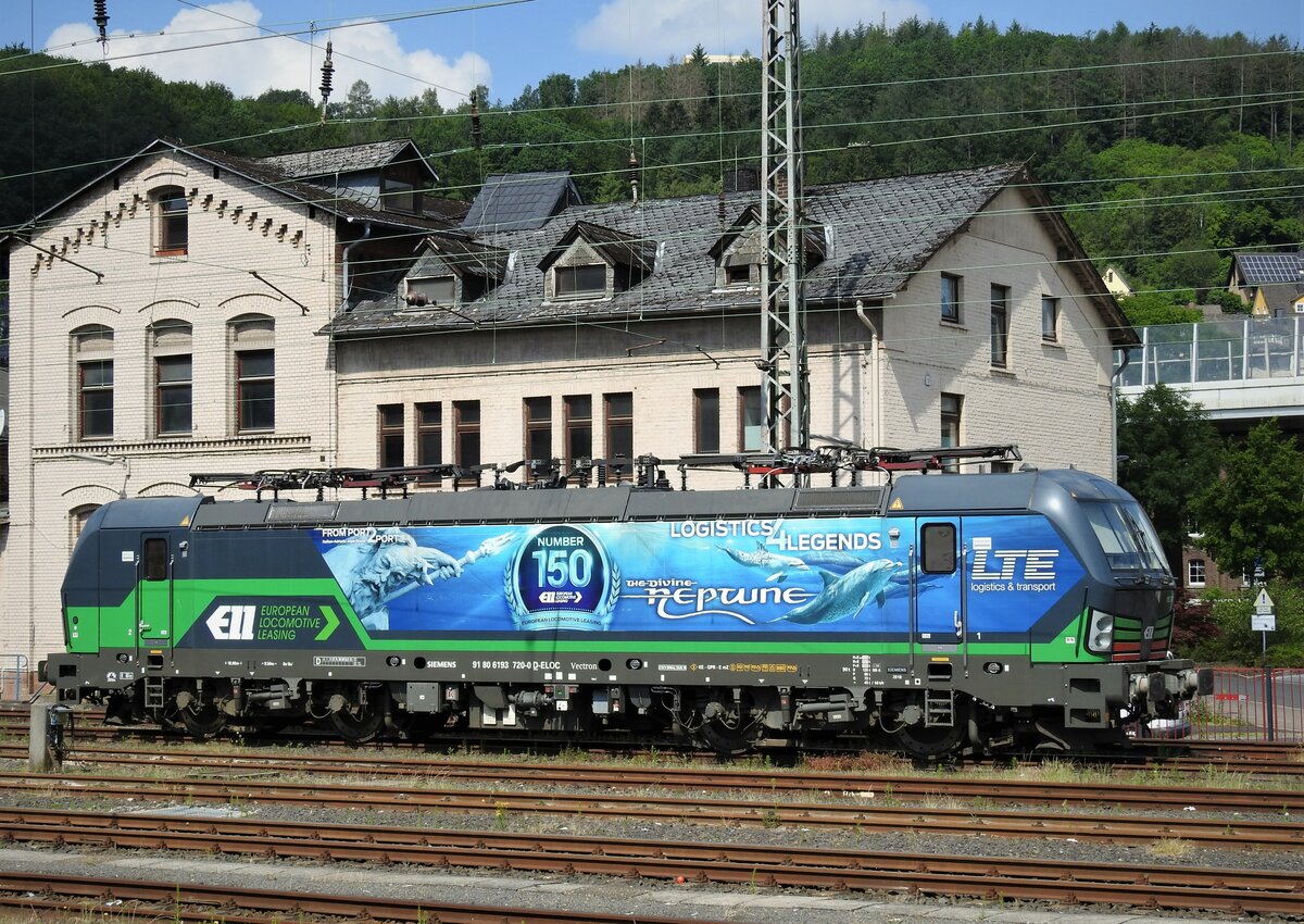 SIEMENS VECTRON DER LTE  POSEIDON  IN SIEGEN

Die Vectron der LTE mit der bildschönen graphischen Gestaltung des Meeresgottes stand am 24.6.21 im Bahnhof SIEGEN......
