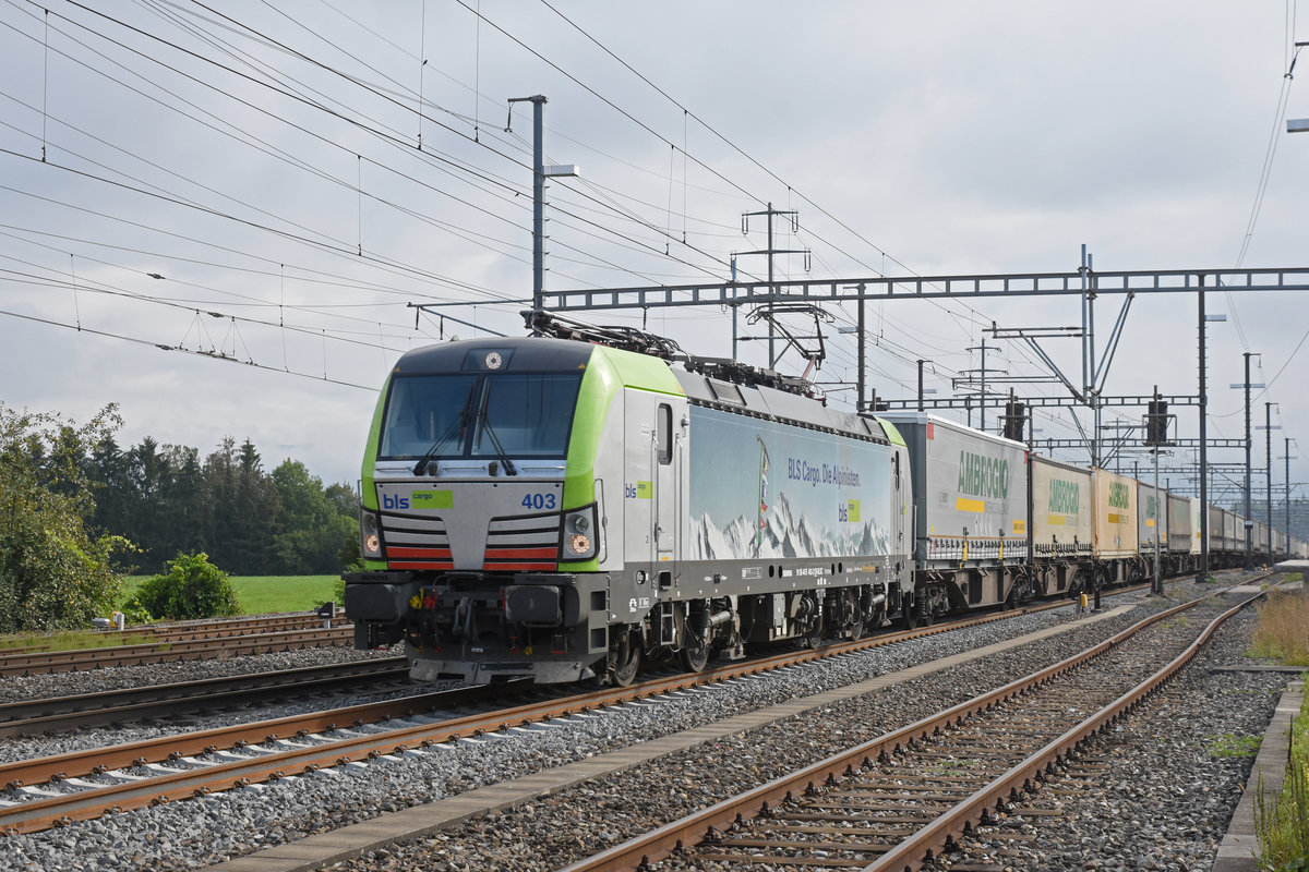 Siemens Vectron Re 475 403-2 der BLS durchfährt den Bahnhof Möhlin. Die Aufnahme stammt vom 03.09.2018.