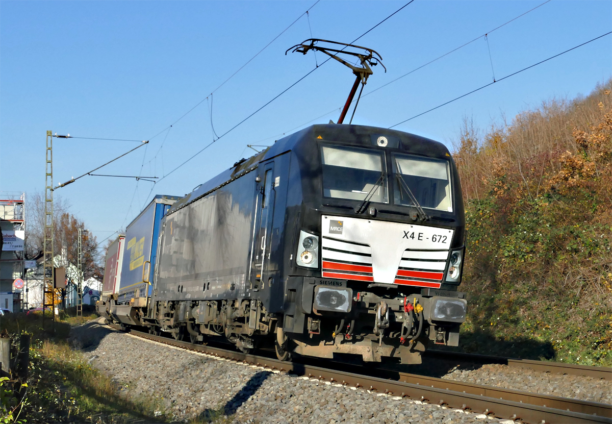 Siemens Vectron X4E-672 MRCE mit gem. Güterzug durch Königswinter - 04.12.2019